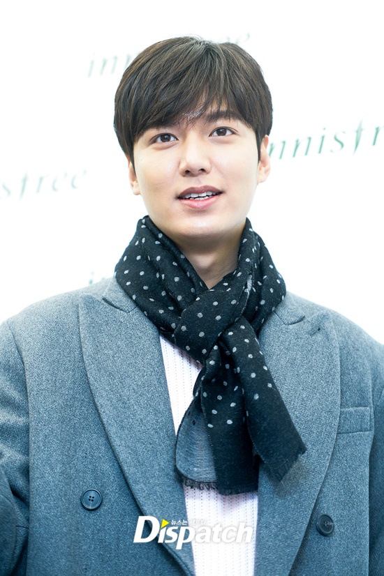 강연 중인 김은숙 작가의 모습