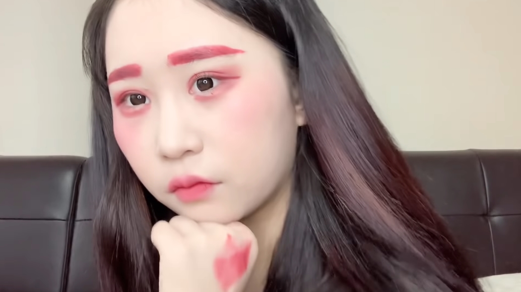 핑크색 틴트로만 얼굴 전체 메이크업하면 생기는 일 | 디스패치 ...