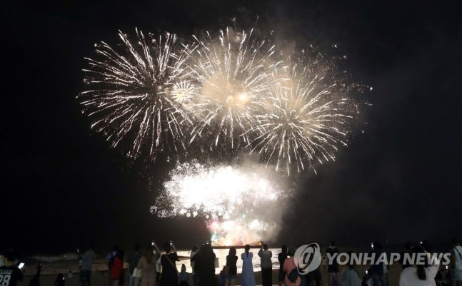 Поклонники Чонгука из BTS устроили большой фейерверк в его честь