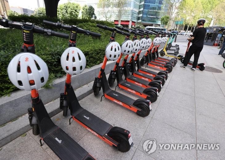 '면허·헬멧 없어도, 인도로 가도'…전동킥보드 오늘부터 범칙금 | SNSFeed 제휴콘텐츠 제공 '실시간 핫이슈' '면허·헬멧 없어도, 인도로 가도'…전동킥보드 오늘부터 범칙금 | Snsfeed 제휴콘텐츠 제공 '실시간 핫이슈'