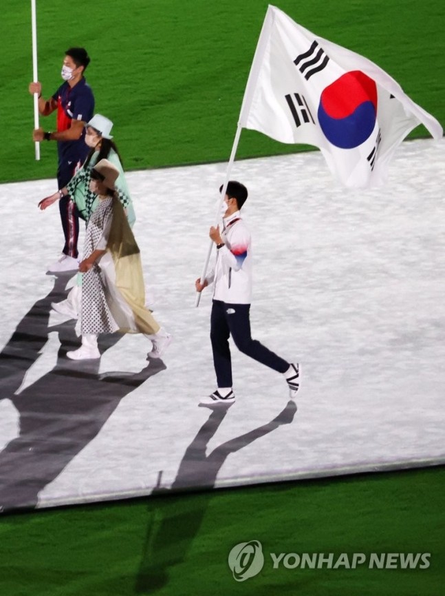 올림픽 근대5종 전웅태, 기수로 폐회식 참석 | 디스패치 ...