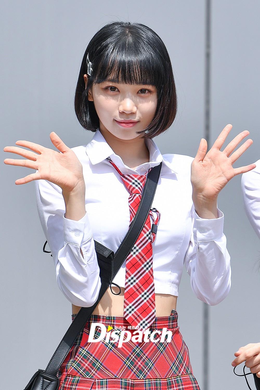 LE SSERAFIM's Kim Chaewon Is Cute in Pictures for 'Knowing