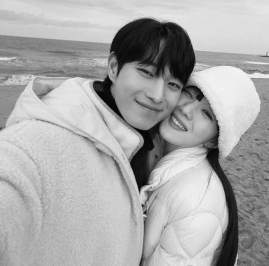 Kim Young-Dae & Lee Sung-Kyung Thank Fans For Supporting 'Shooting Stars' |  Dipe.Co.Kr