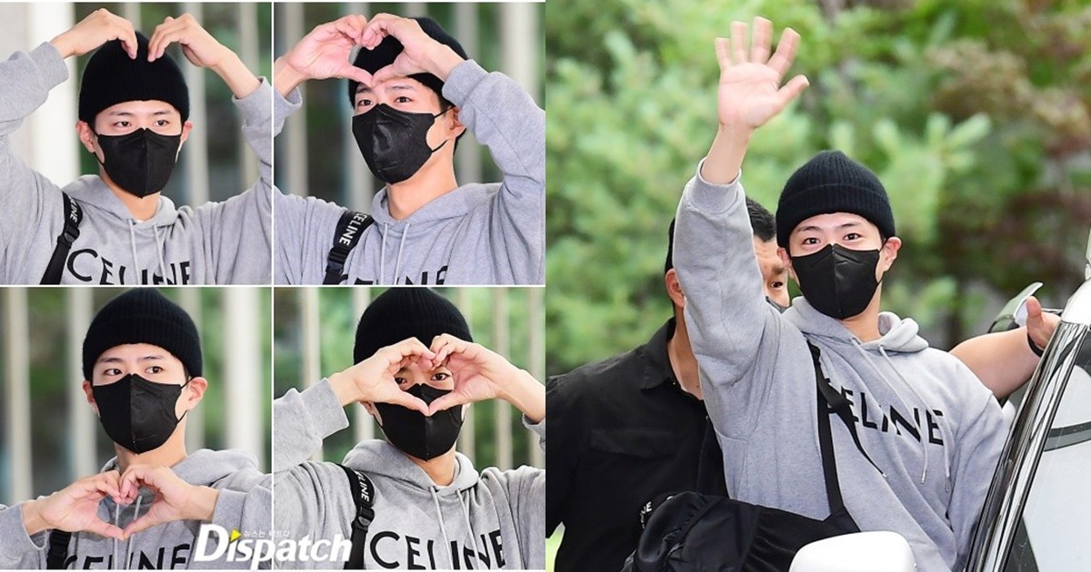 Park Bo-Gum sends out hearts in the air on the way to Paris