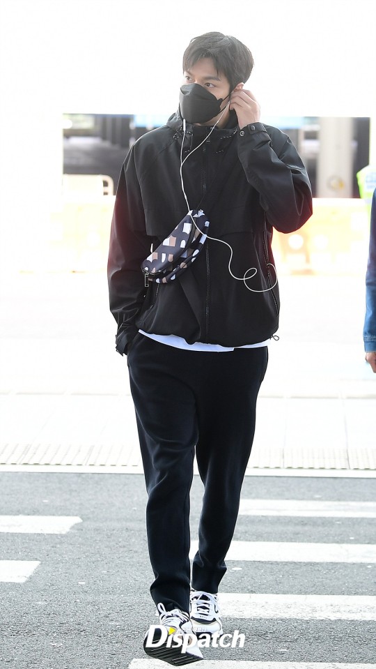 Lee Min-Ho waves for cameras before leaving for Milan Fashion Week ...