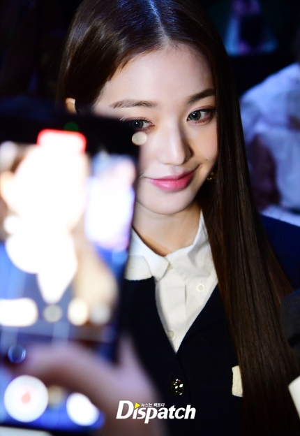 Jang Won-Young and Lim Yoona at Miu Miu 2023 SS Fashion Show | DIPE.CO.KR