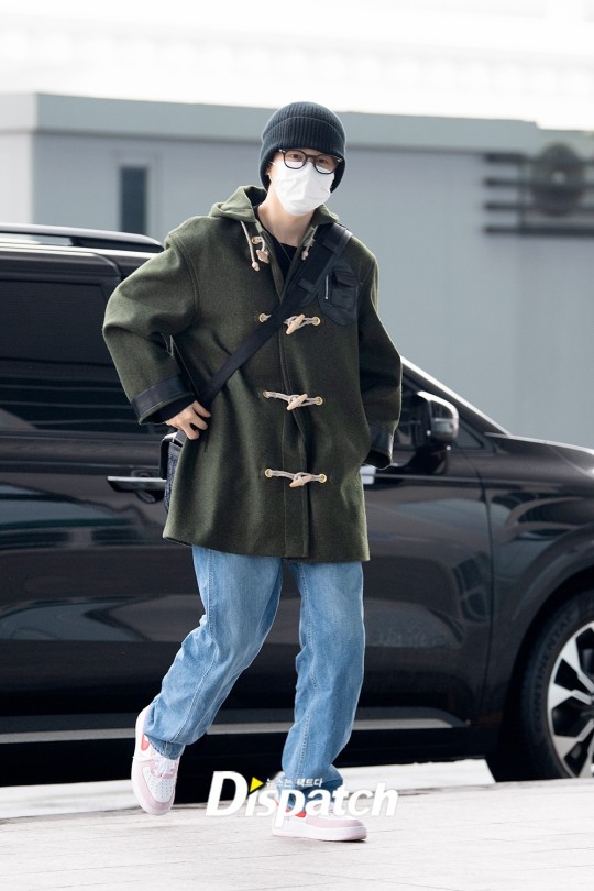 Clout News on X: JIMIN looks amazing in new pictures from the Incheon  Airport today 📸🤍 He is leaving for Chicago, USA to attend the  Lollapalooza Festival held at Grant Park in