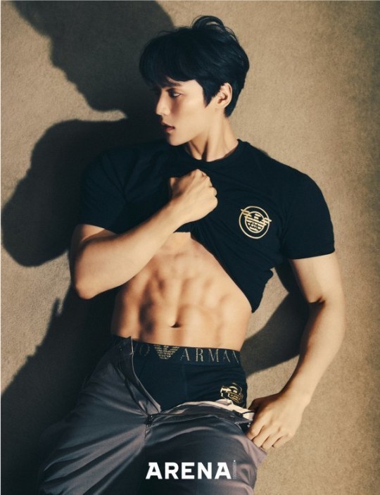 BtoB's Lee Min-Hyuk unveils abs in underwear photo shoot | DIPE.CO.KR