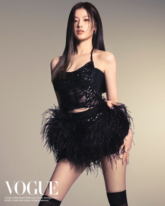 Twice'S Sana, Momo And Mina Pose For Vogue Japan Magazine | Dipe.Co.Kr
