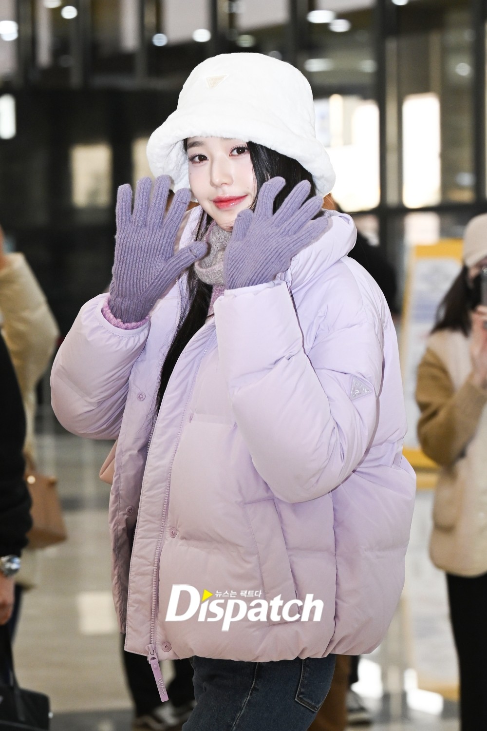 Are You Sure That's A Long Puffer Coat? — IVE's Wonyoung Dwarfs A Winter  Jacket With Her Height - Koreaboo