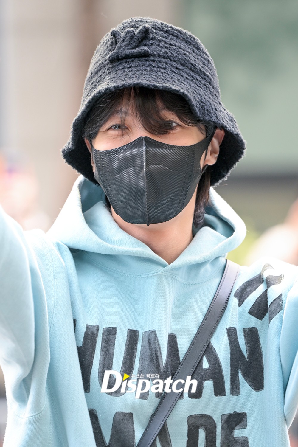 BTS' J-Hope shows world-class fan service at airport