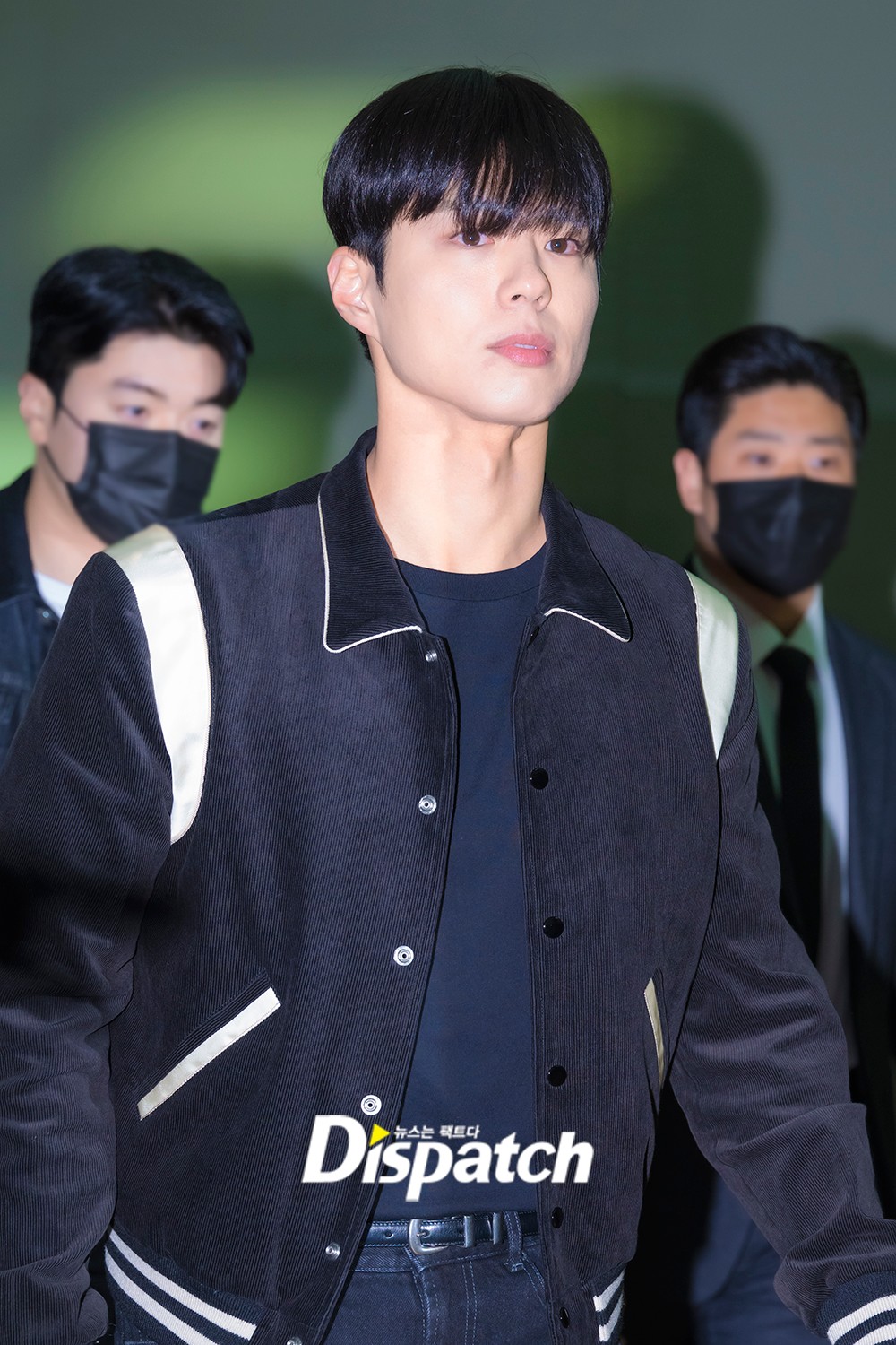 Park Bo-gum, strikingly handsome at airport