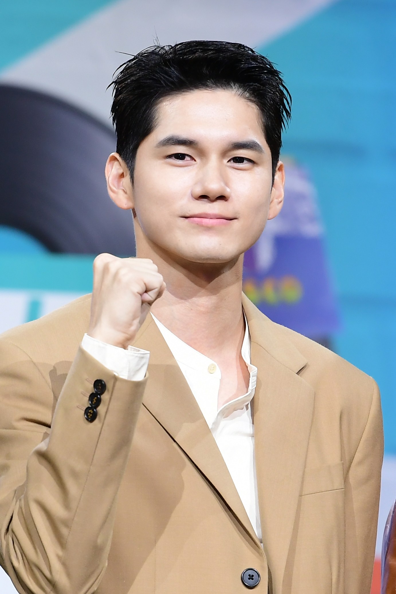 옹성우, 17일 육군 현역 입대…