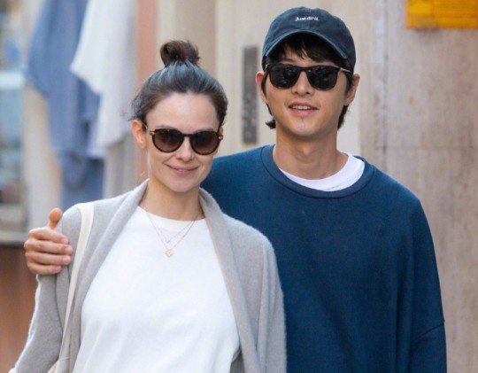 Song Joong-Ki spotted in Italy with D-line wife Katy Louise Saunders ...