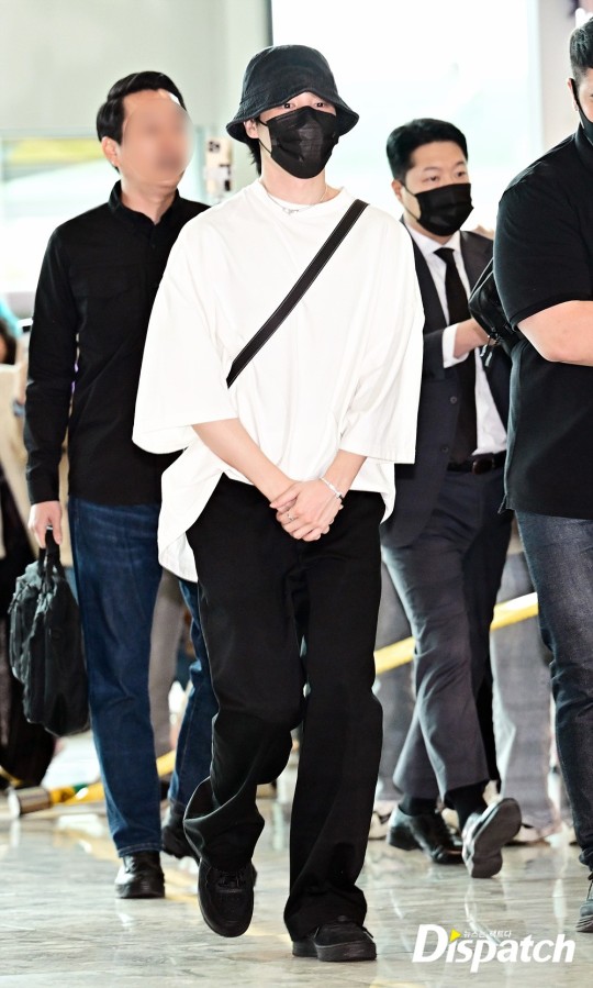 BTS' Jimin poses at airport before departure