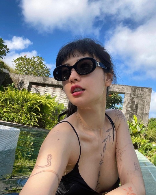 Nana showed off her slim figure in a bikini in Bali