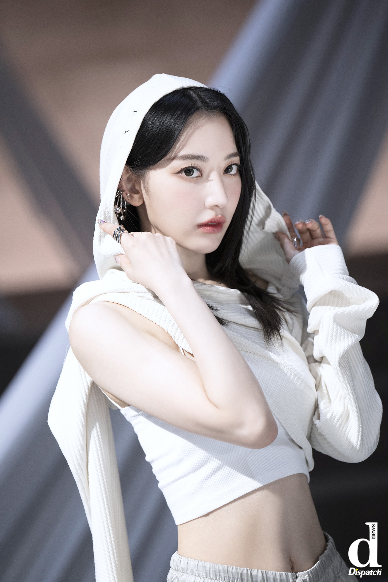 [Hⓓ포토] 당길수록, 예술 ㅣ 르세라핌 사쿠라 | 디스패치 | 뉴스는 팩트다! [Hⓓ포토] 당길수록, 예술 ㅣ 르세라핌 사쿠라