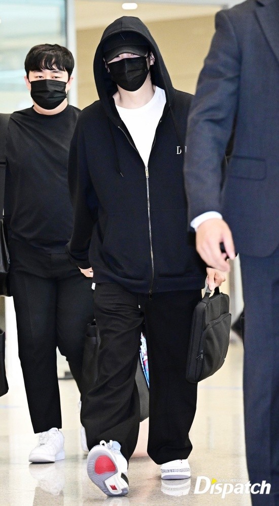 BTS' Suga Reigns Supreme With His Laid-Back Style At His Recent Airport  Arrival