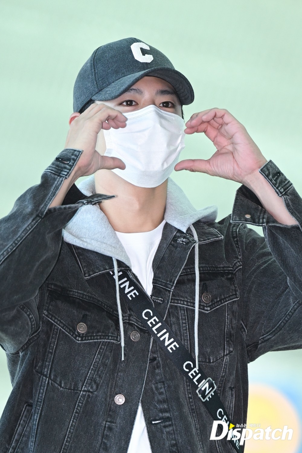 Park Bo-gum, strikingly handsome at airport