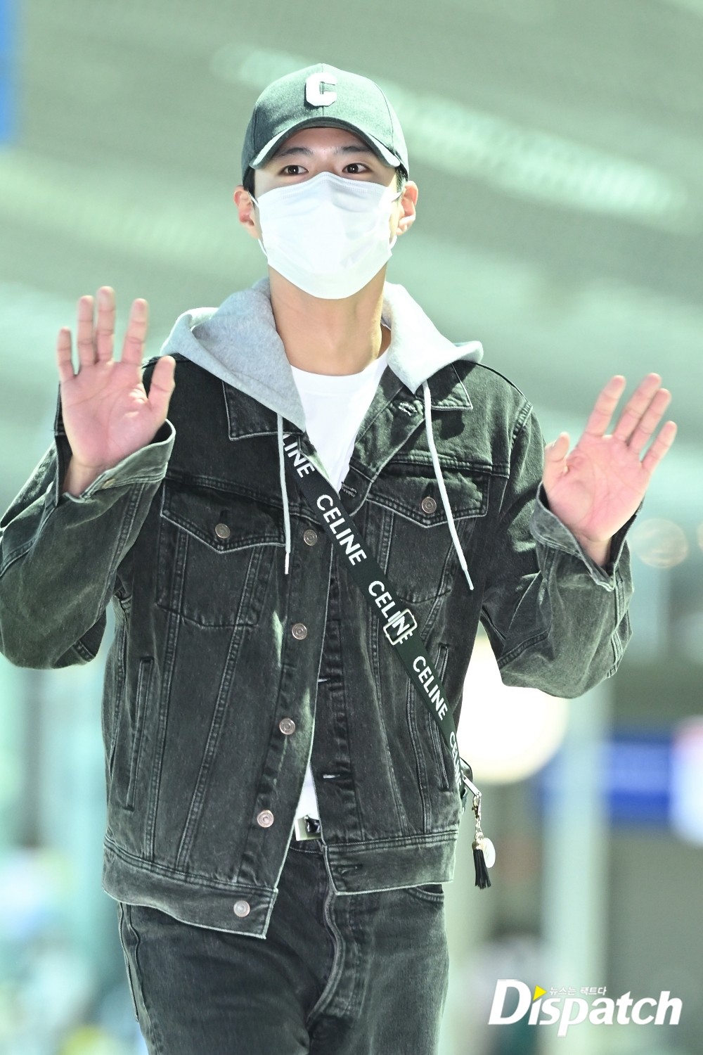 Park Bo-gum, strikingly handsome at airport