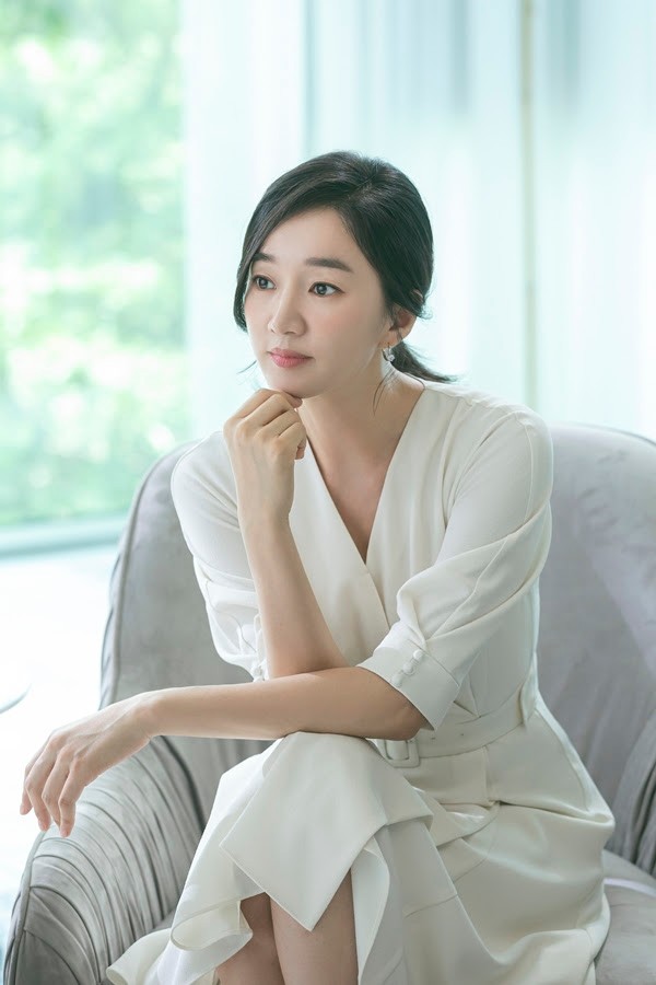 드레스가 예쁜 것보다 나비에답게 보여야 한다