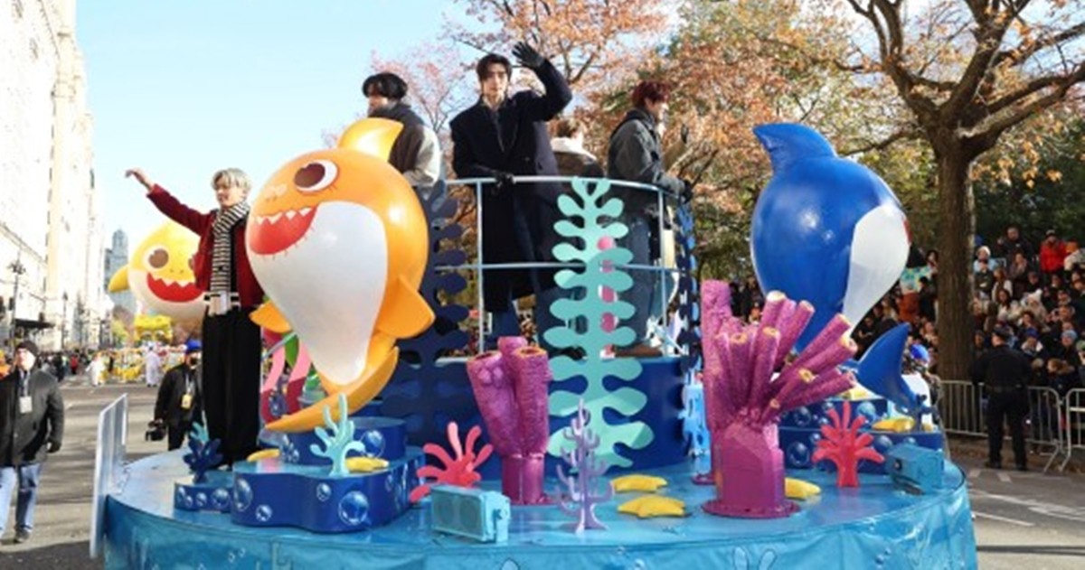 ENHYPEN Performs on the Baby Shark Float at the Macy's Thanksgiving