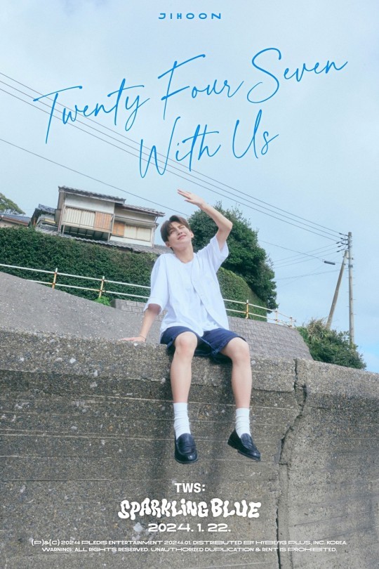 TWS Unveils Sparkling Version of Photos for Debut Album