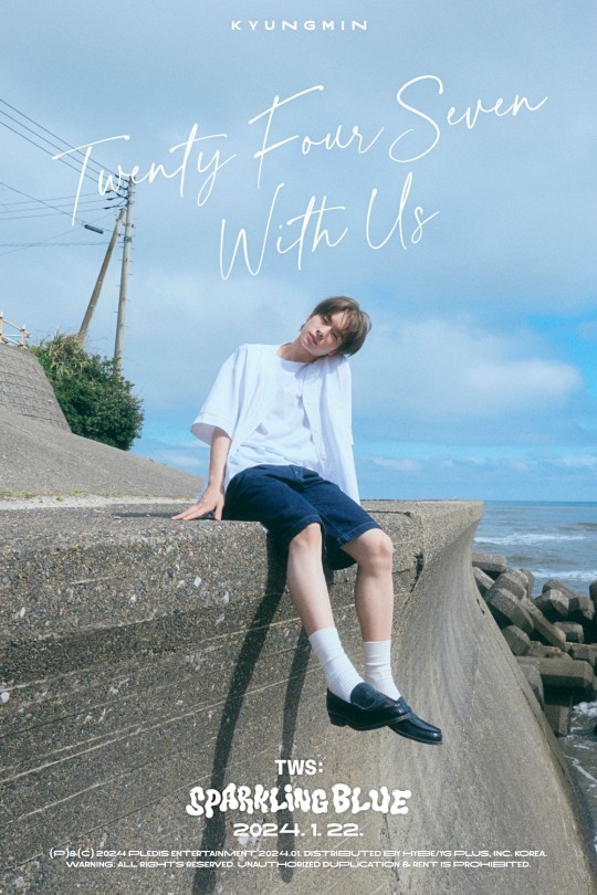 TWS Unveils Sparkling Version of Photos for Debut Album 'Sparkling