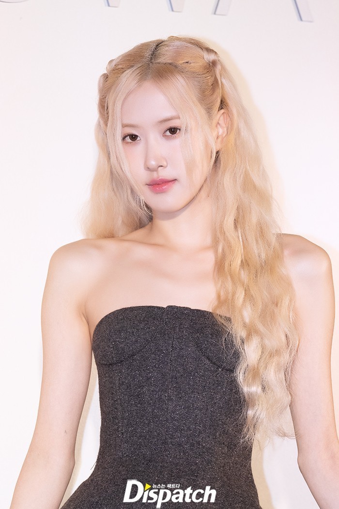 Will she sign a contract with Teddy's company?