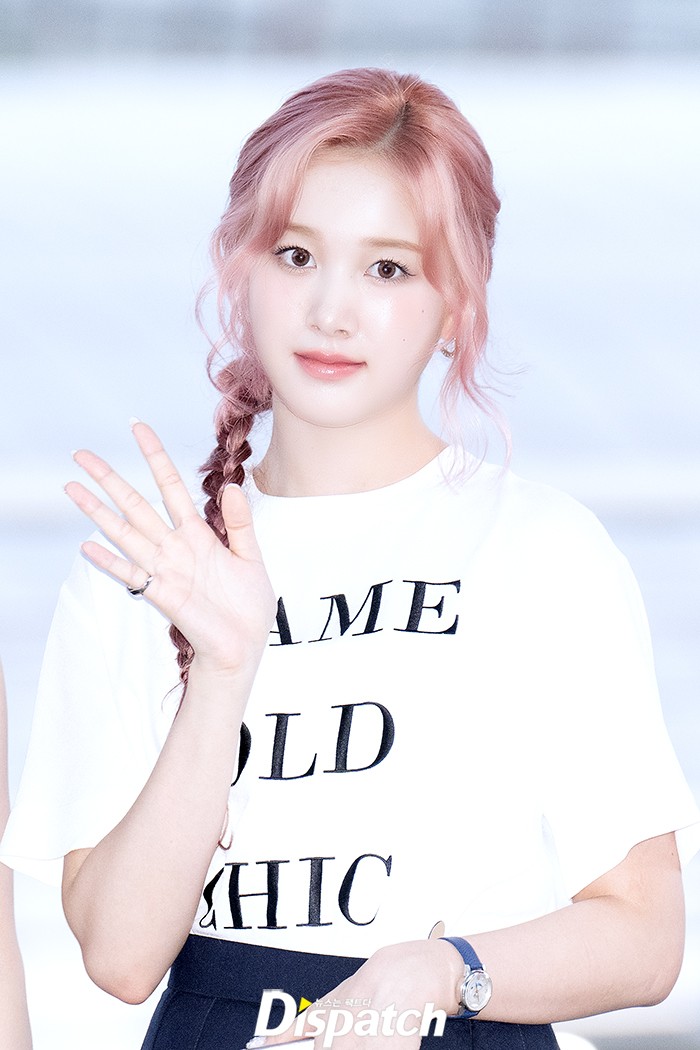 스테이씨 출국 이미지