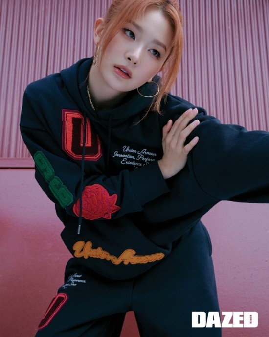 red velvet ユニフォーム　スルギ　SEULGI Red Velvet's Seulgi releases autumn sporty photo shoot