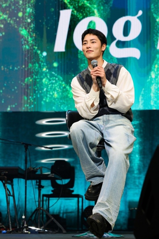 Lee Jae-wook's fan meeting in Japan was a hot one | DIPE.CO.KR