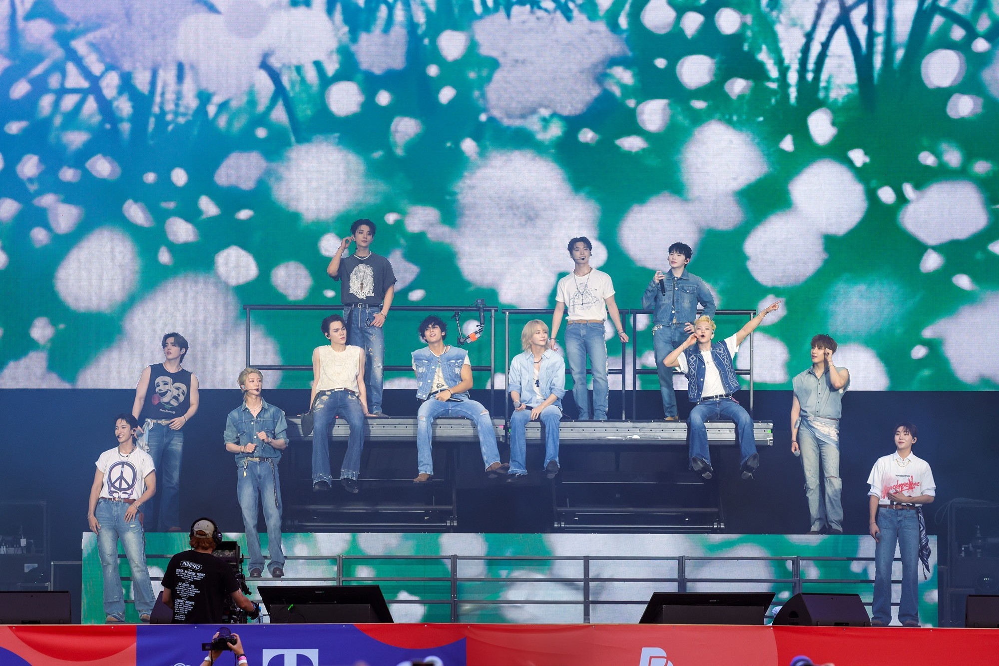 SEVENTEEN successfully concludes Lollapalooza stage | DIPE.CO.KR