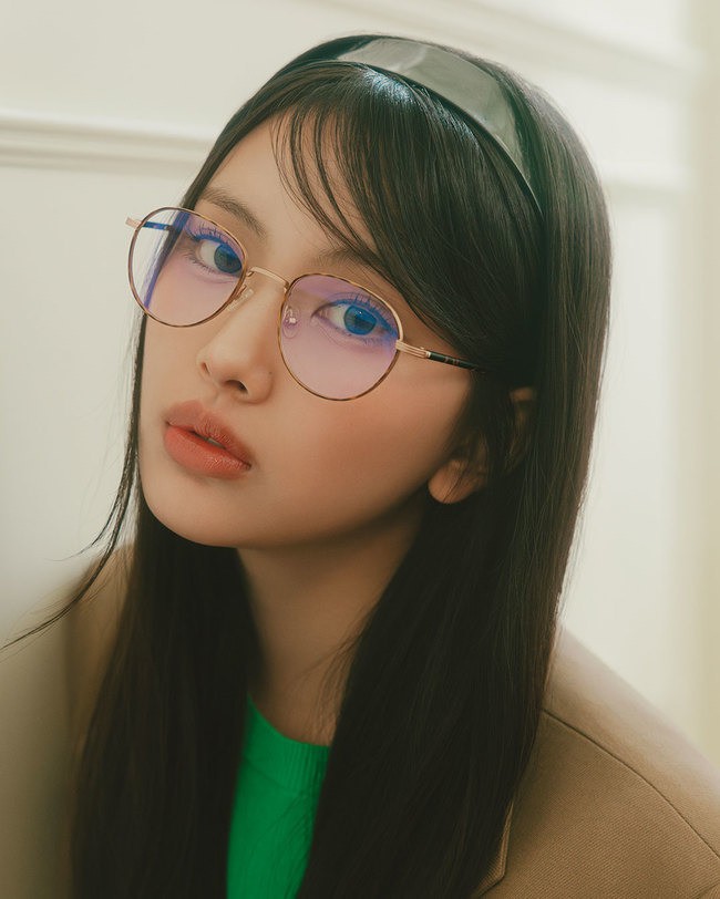 NewJeans Reveals Photoshoot 'Can't Take My Eyes Off You. Part 2