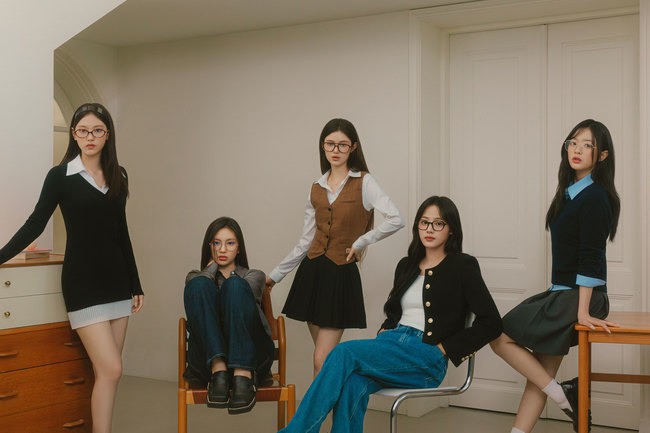 NewJeans Reveals Photoshoot 'Can't Take My Eyes Off You