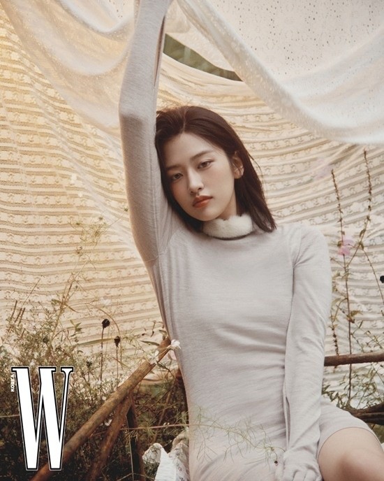 IVE's An Yujin, a Standout MZ Icon | DIPE.CO.KR