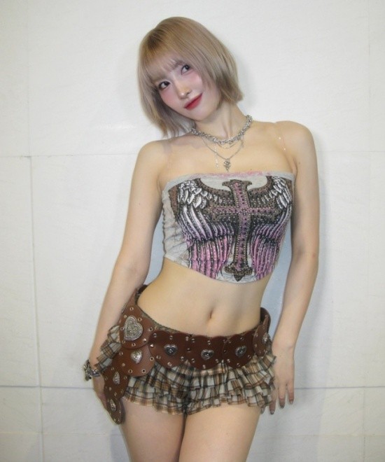 Momo of TWICE Stuns with Glamorous Sexiness | DIPE.CO.KR