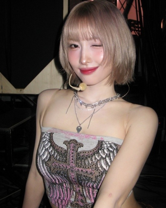 Momo of TWICE Stuns with Glamorous Sexiness | DIPE.CO.KR