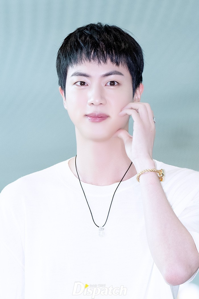 Джин из BTS поддержал нуждающихся
