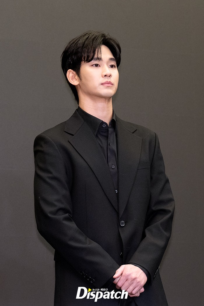 김수현 (Kim Soo Hyun) выражает обеспокоенность слухами и обвинениями в сети