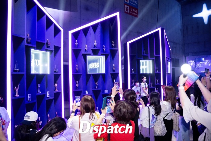 [Dispatch] «Международные ARMY вернулись»… Сила возвращения участников BTS на FESTA 2025!