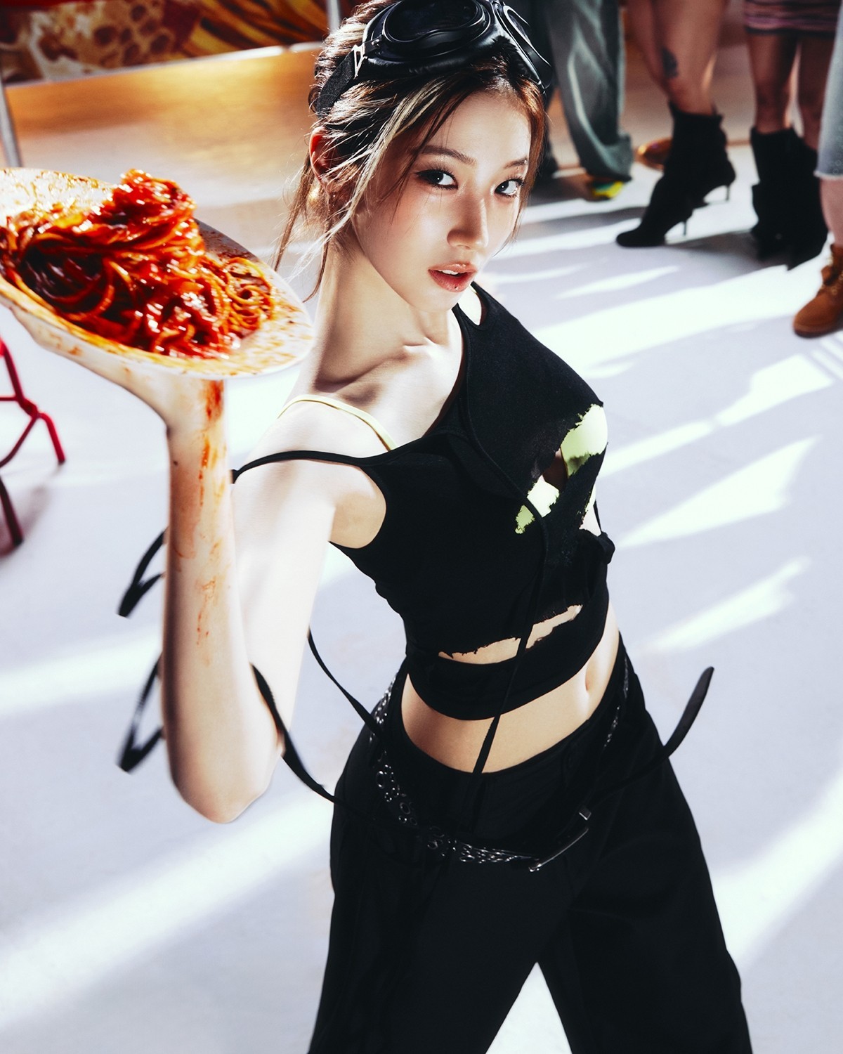 LE SSERAFIM Unveils Bold Visual Transformation with 'SPAGHETTI