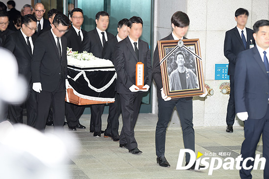 Actress Lee Youyoung at Kim Juhyuk's Funeral | Korea Dispatch