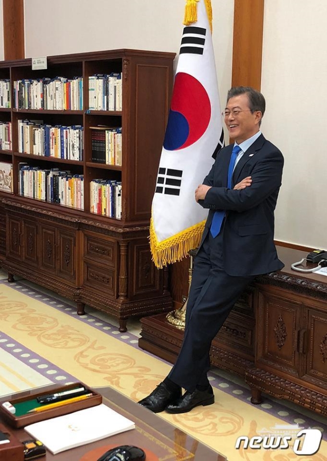 모노클 이미지