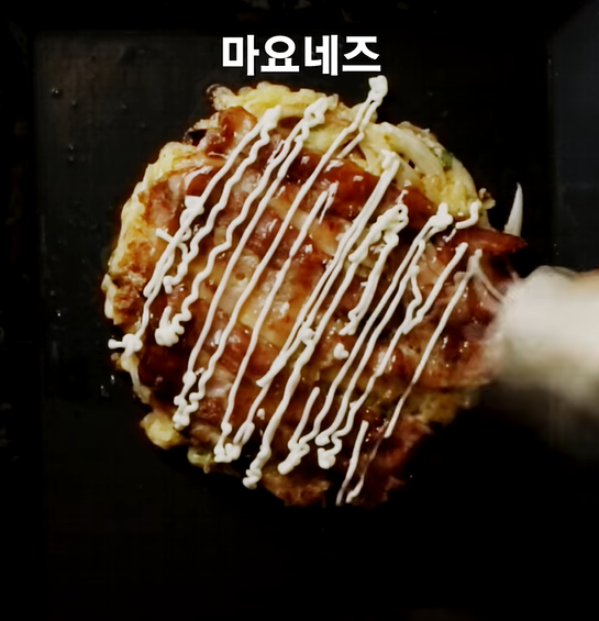 집에서 분위기 있게 만들어 먹는 오코노미야키 레시피 | SNSFeed... 제공 실시간 핫이슈 집에서 분위기 있게 만들어 먹는 오코노미야키 레시피