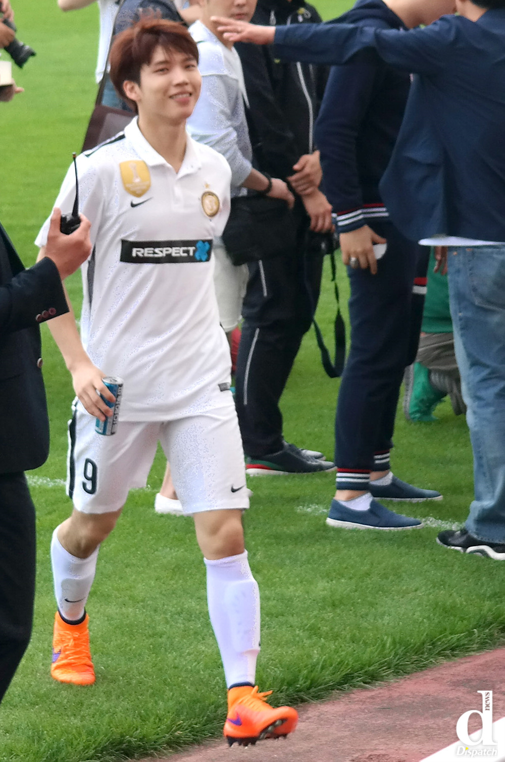 'Soccer over Music?' Kpop Idols who are in love with Soccer Korea