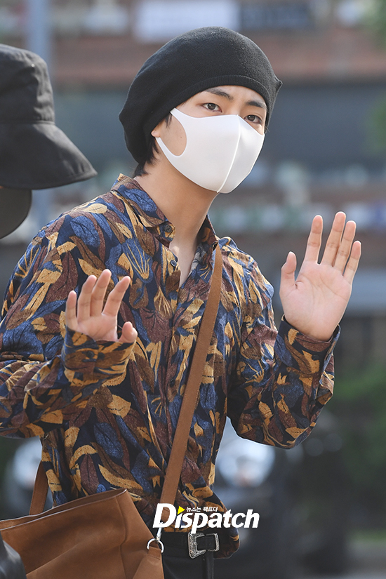 Cg V Bts V Looks Handsome Even With A White Mask Korea Dispatch