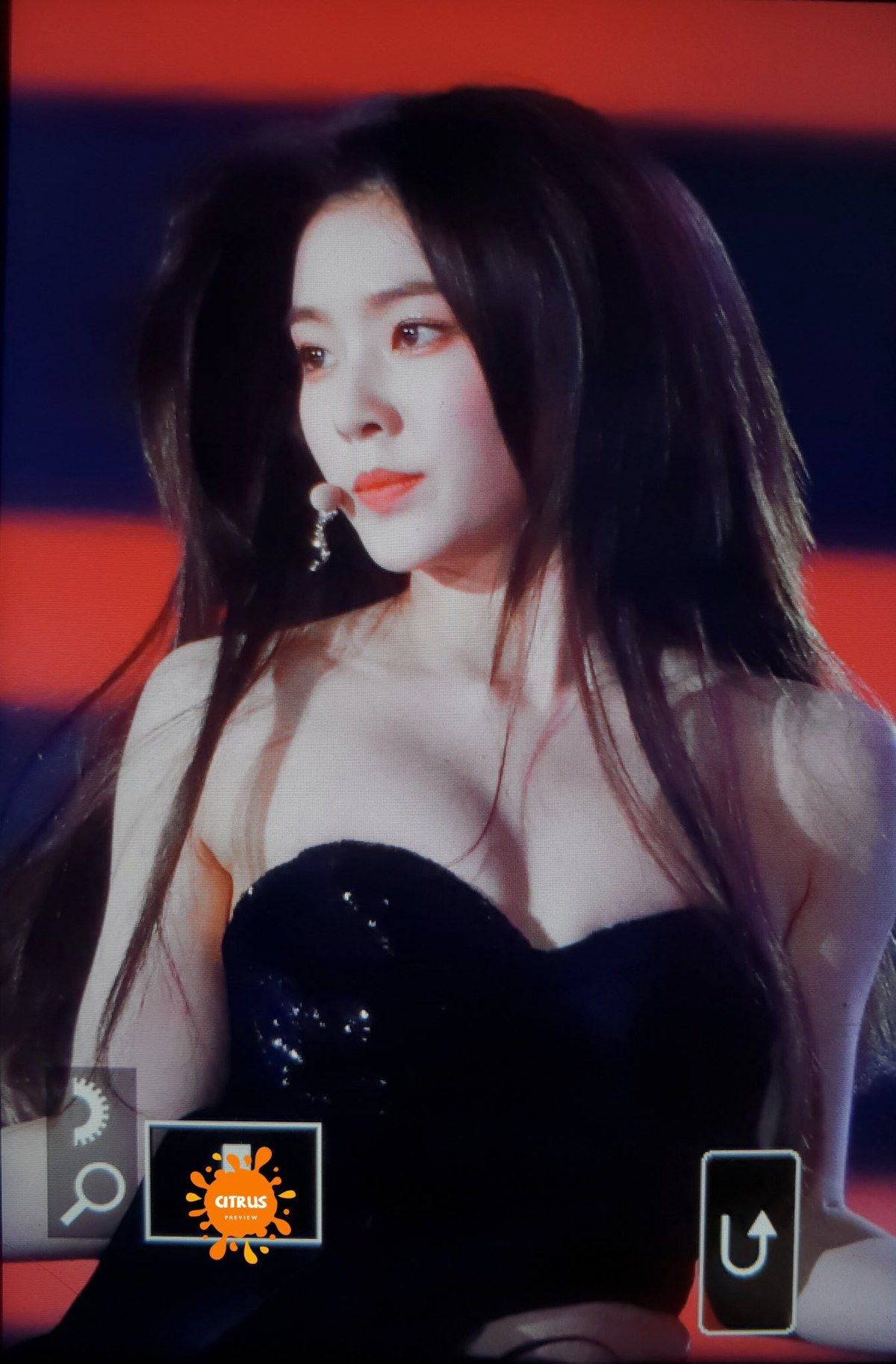 섹시 튜브톱 입고 미친 외모 자랑한 아이린 | 디스패치 | 뉴스는 팩트다!